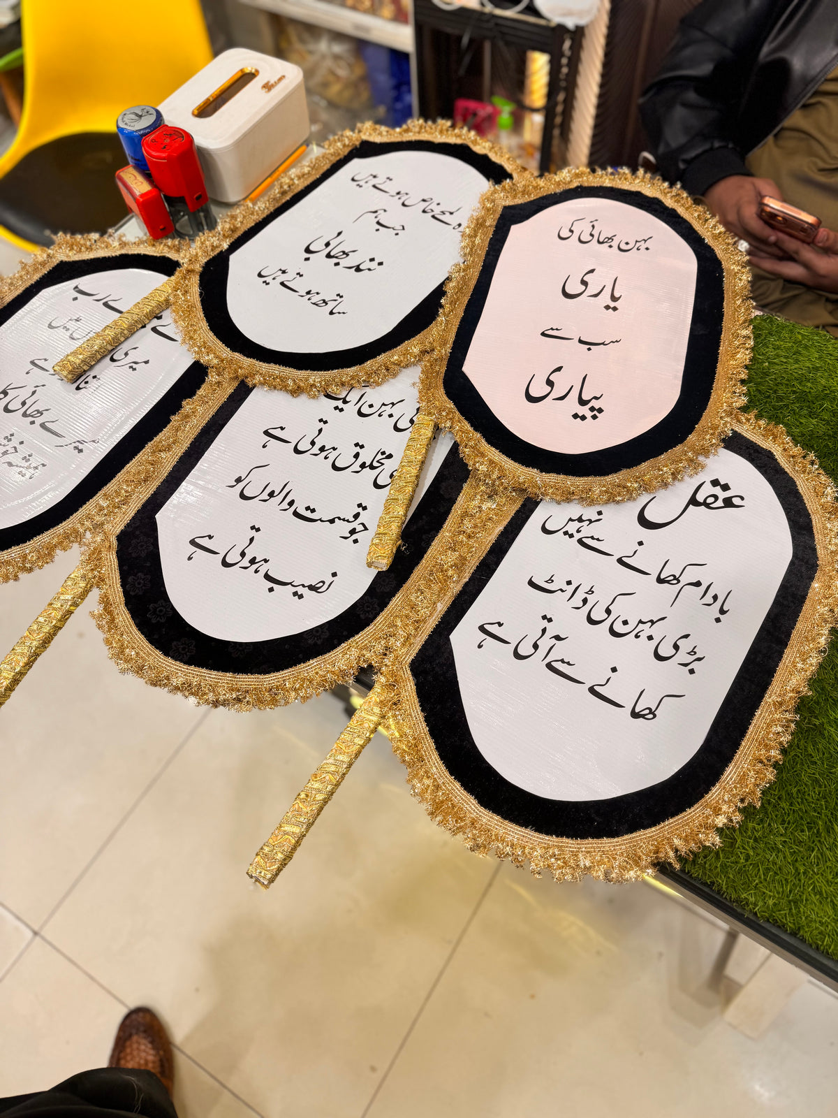 Hand fan props