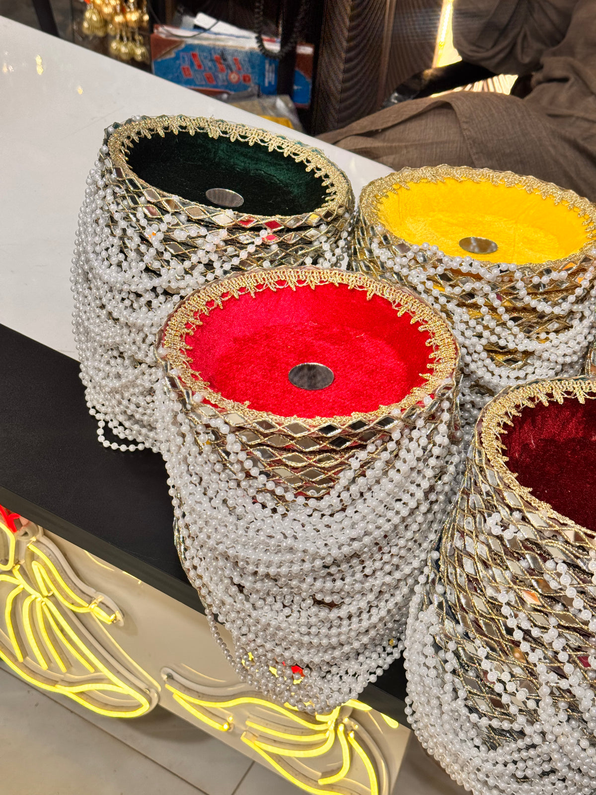 Flower plates with pearls