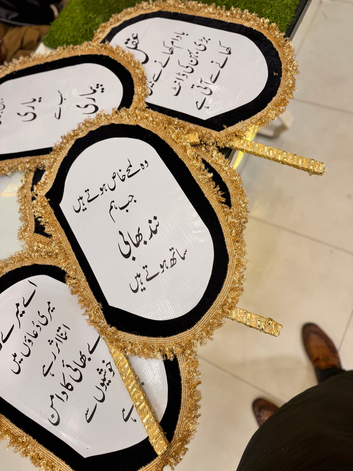 Hand fan props