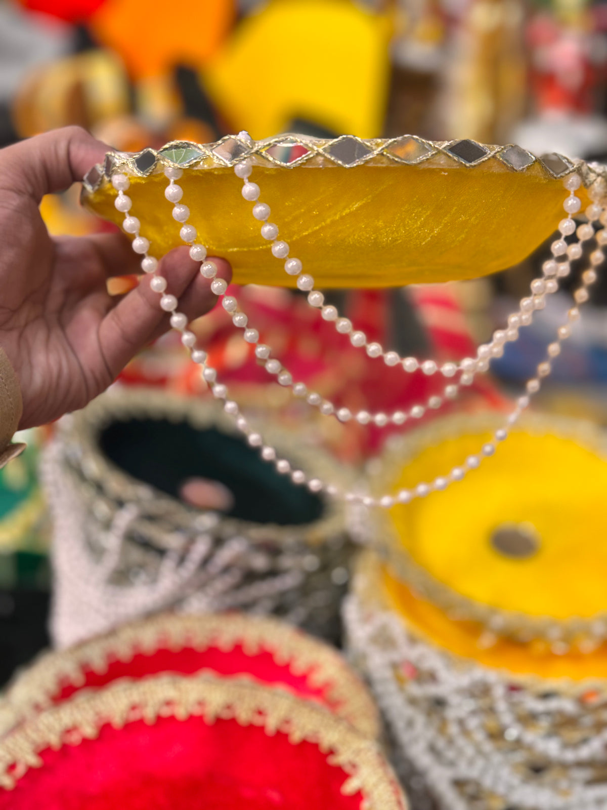 Flower plates with pearls