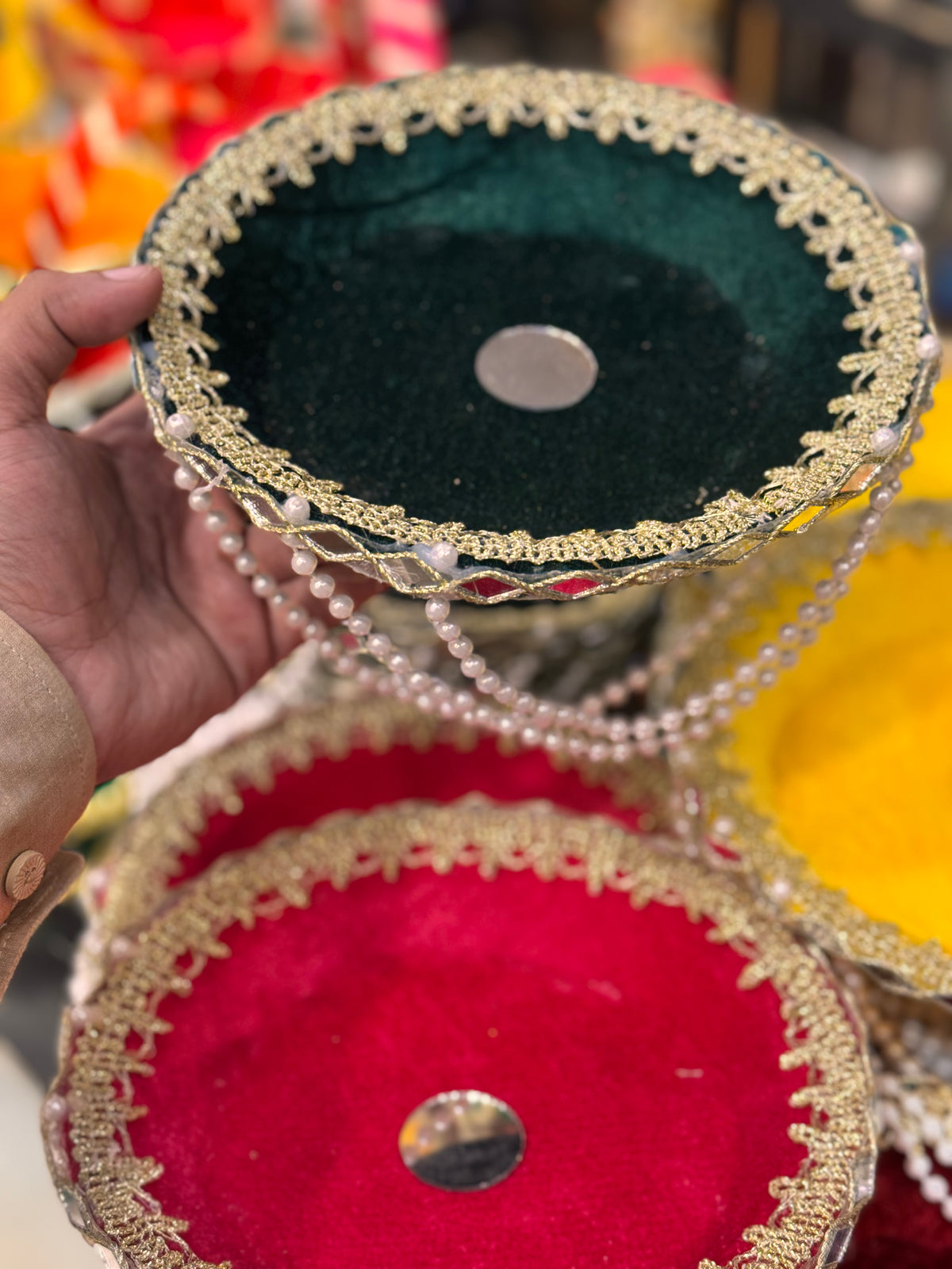 Flower plates with pearls