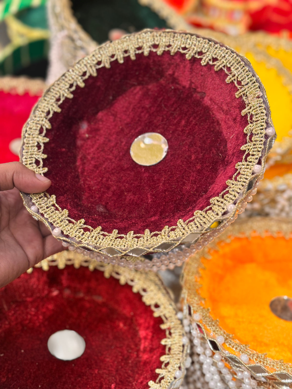 Flower plates with pearls