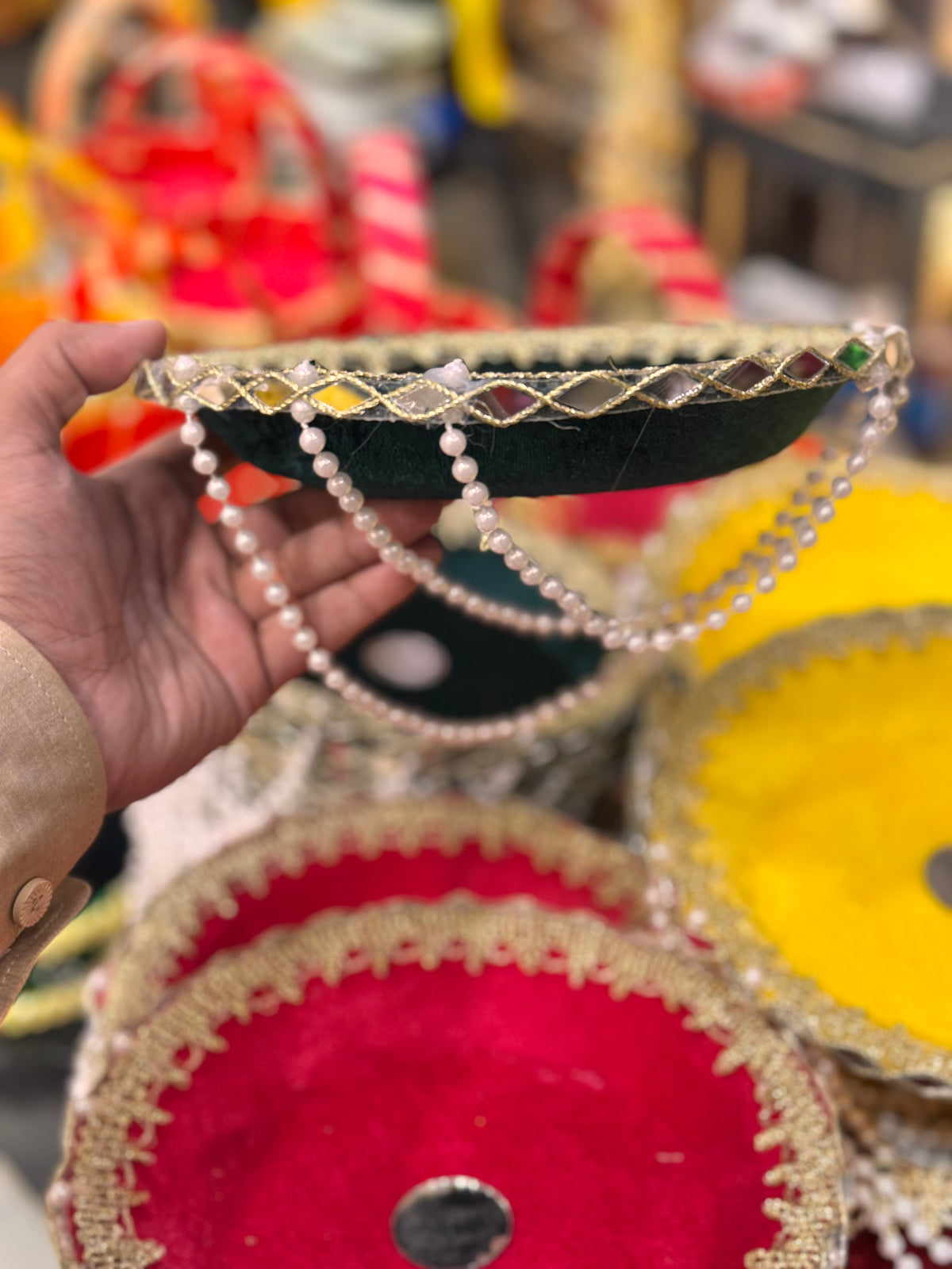 Flower plates with pearls