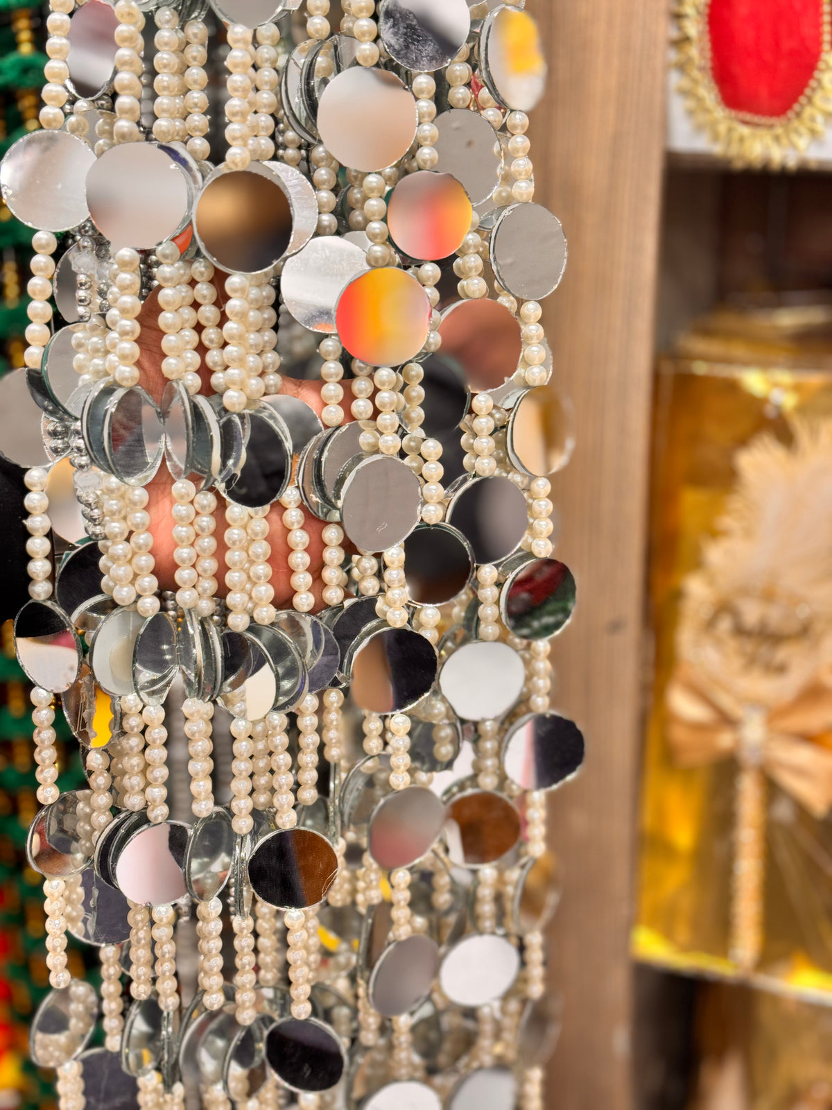 Pearl mirror lari