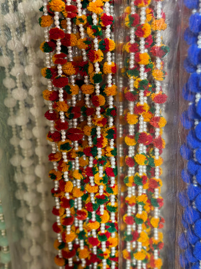Pom pom white pearl lari
