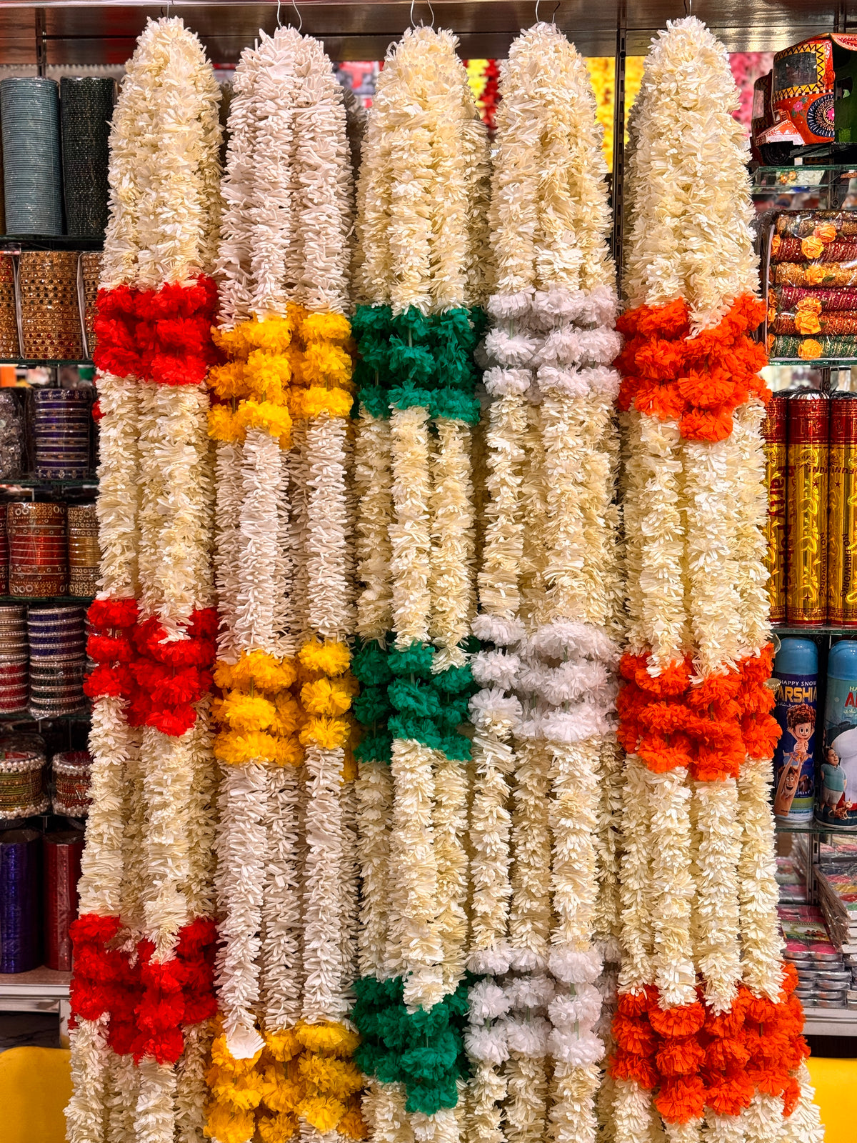 Plastic floral lari with tusle