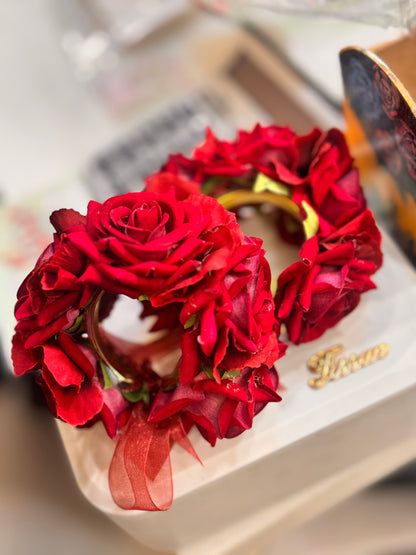 Simple velvet floral gajra