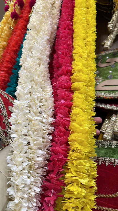 Plastic floral lari