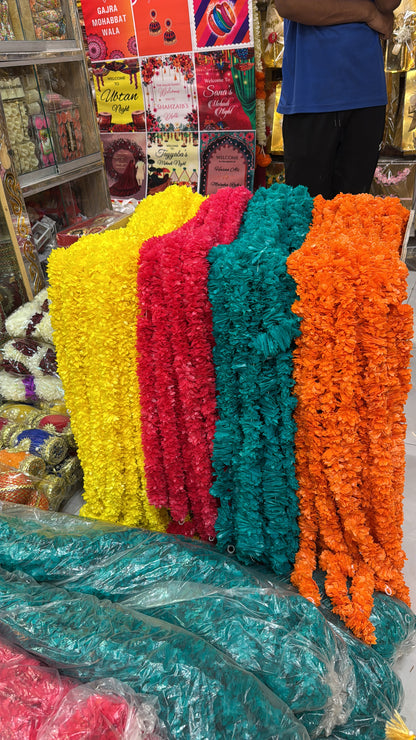 Plastic floral lari
