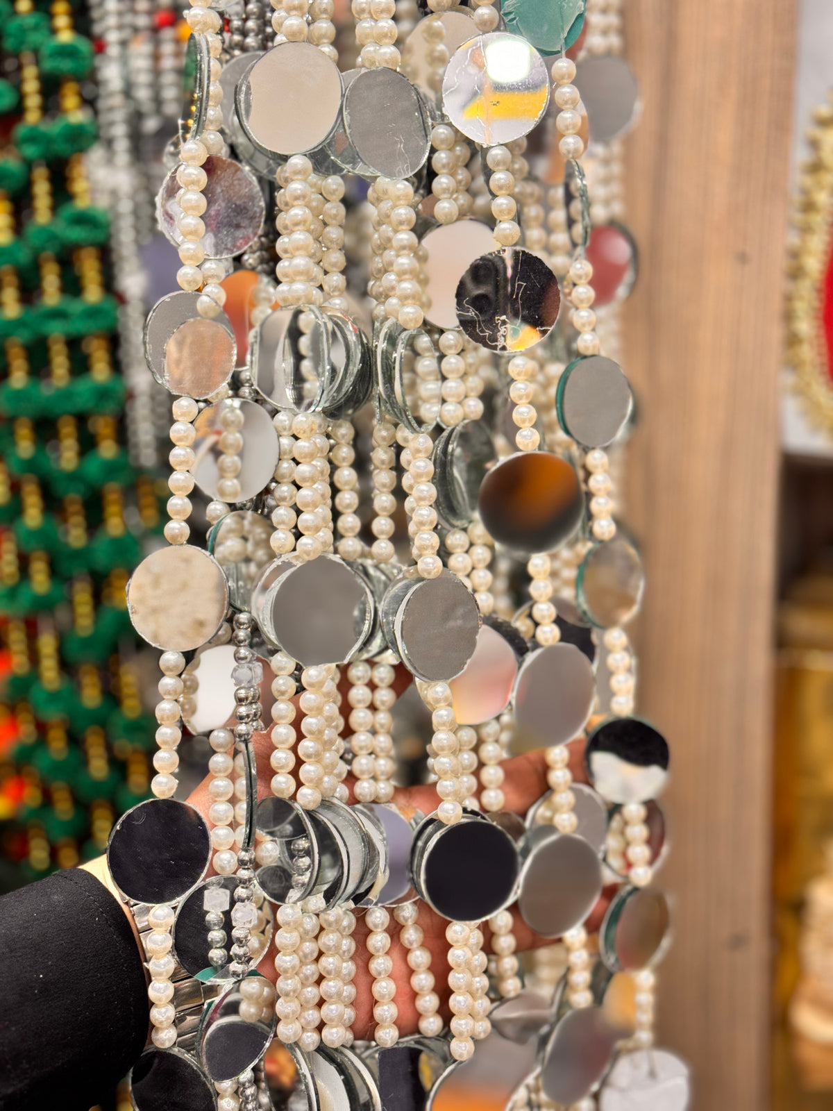 Pearl mirror lari