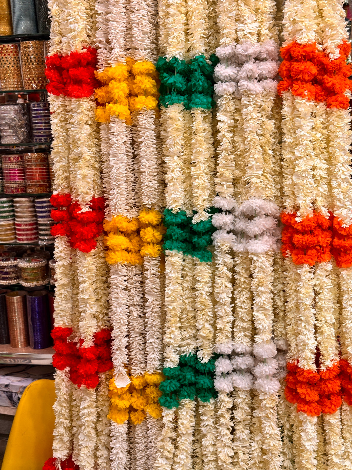 Plastic floral lari with tusle