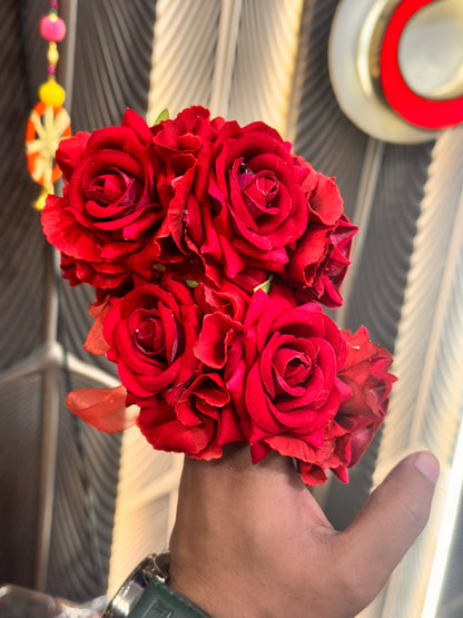 Simple velvet floral gajra