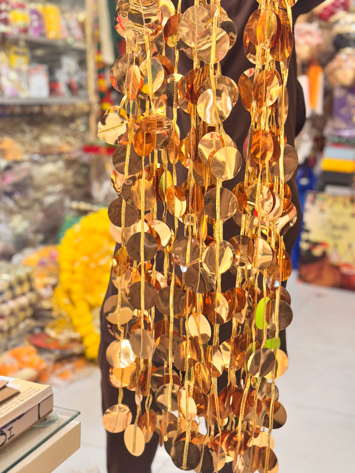 Round gold lari