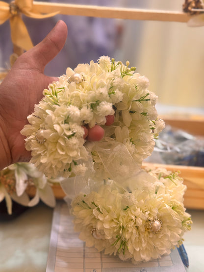 Premium white gajra