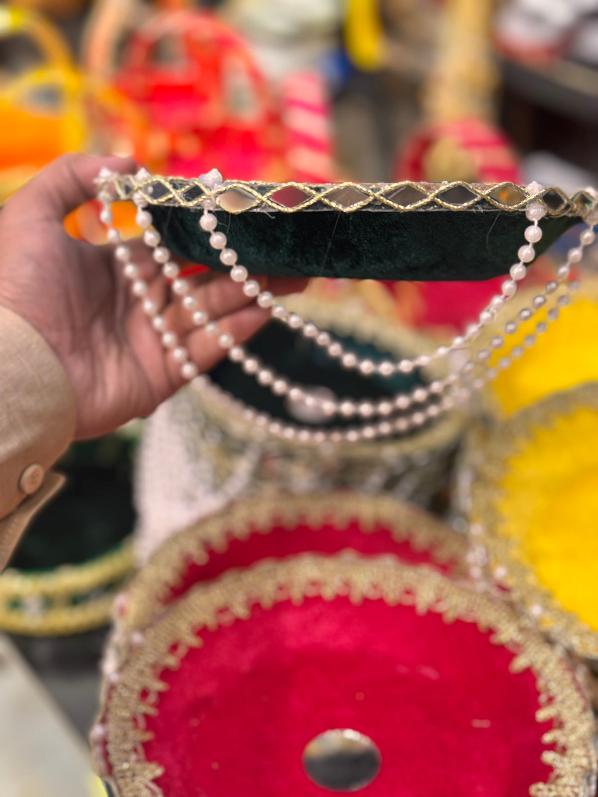 Flower plates with pearls