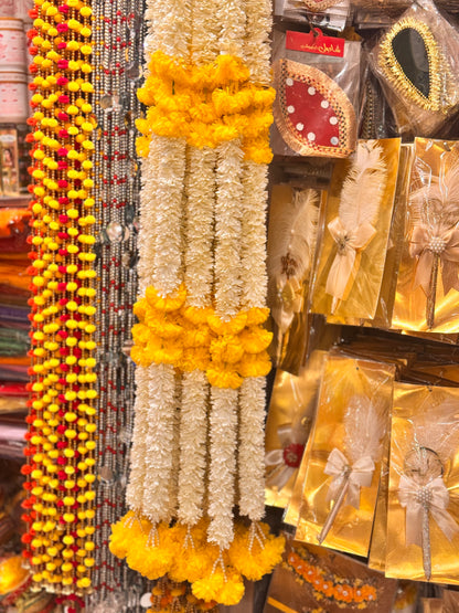 Plastic floral lari with tusle