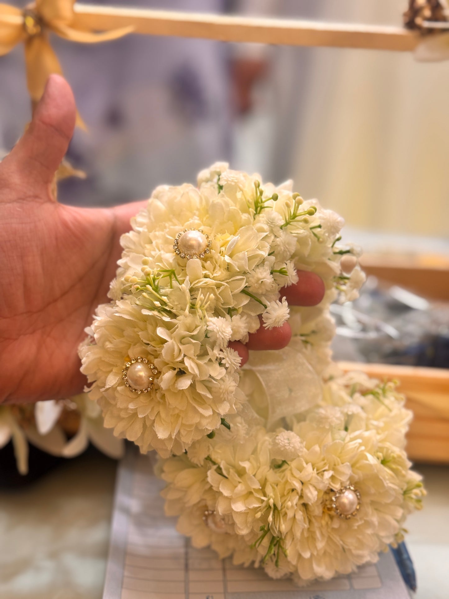 Premium white gajra