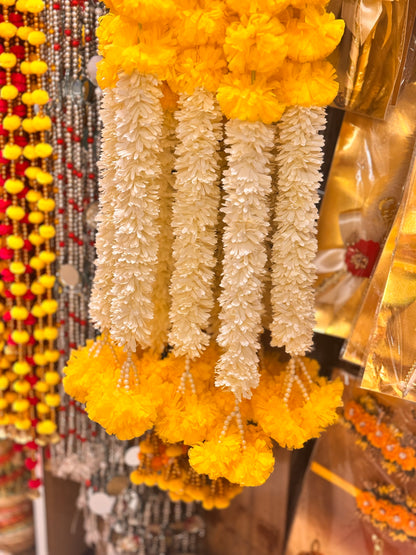 Plastic floral lari with tusle