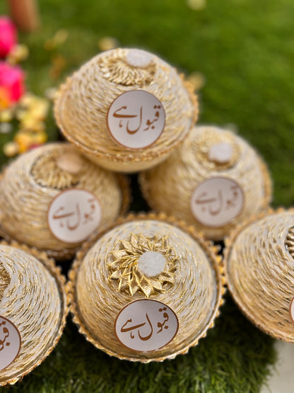 Matki favours