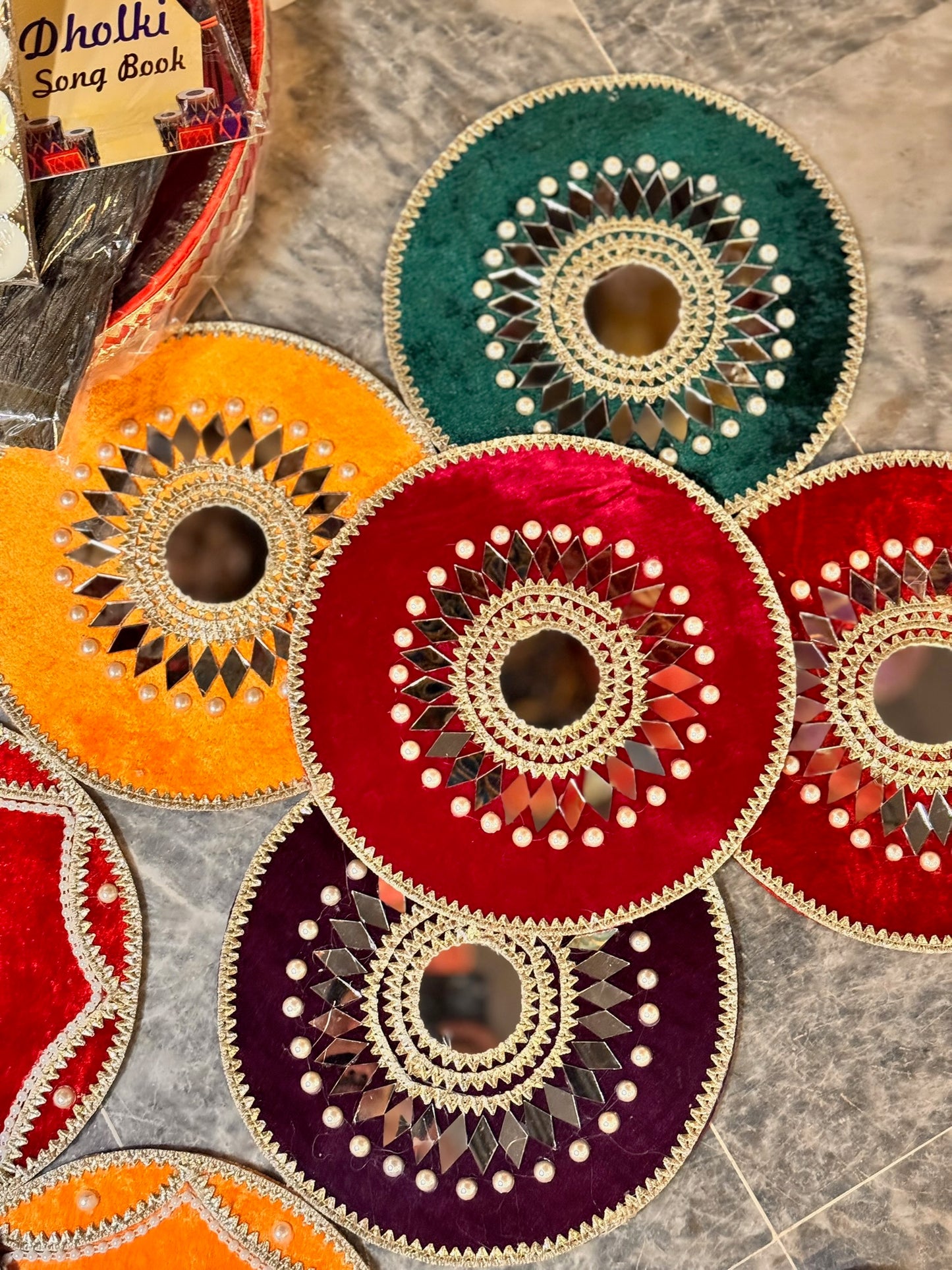 Round Mirror Design Velvet Plate
