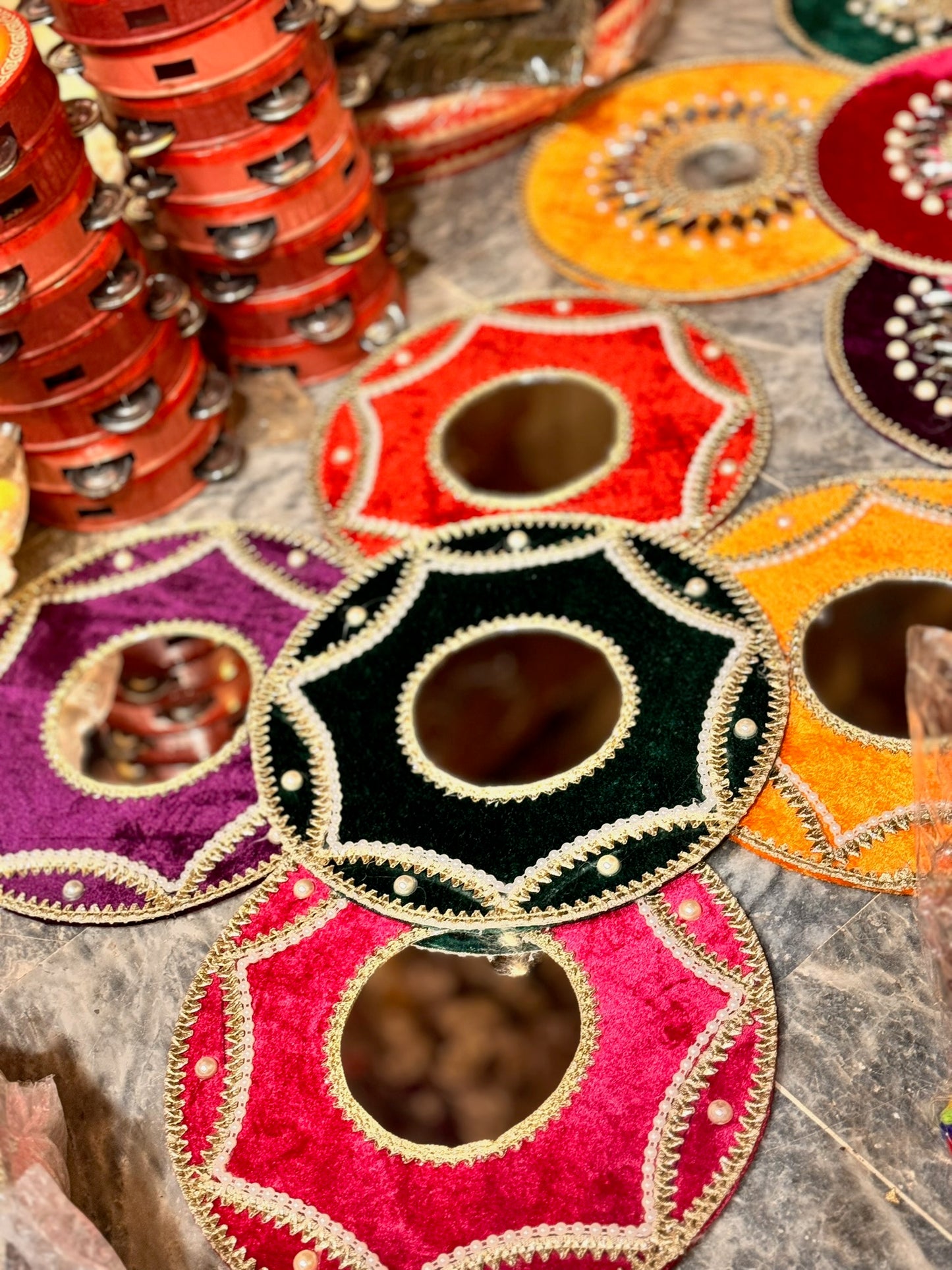 Round Mirror Velvet Plate Desing 2