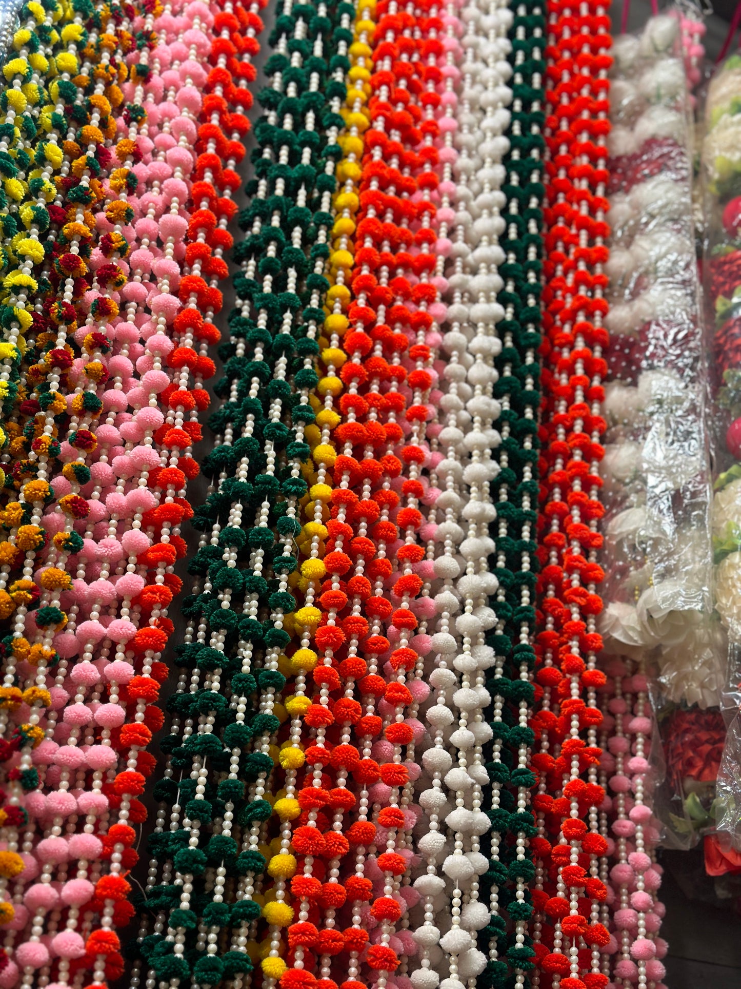 Pom Pom Lari Pack of 12