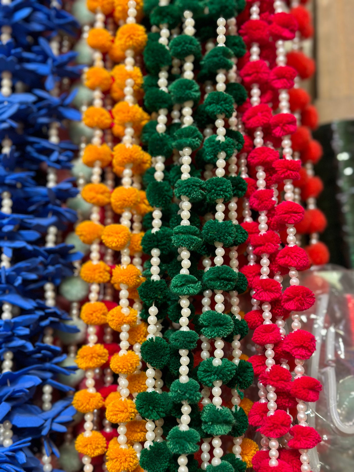 Pom Pom Lari Pack of 12