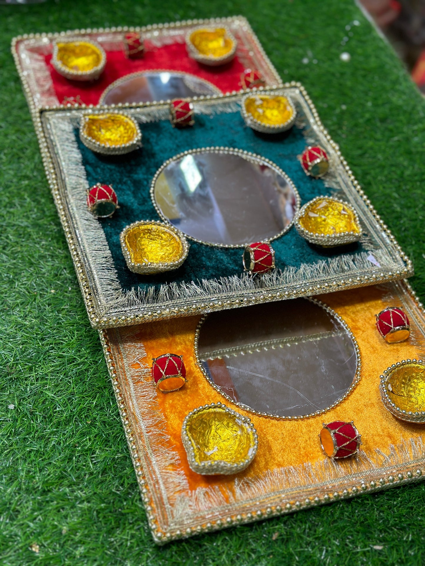 Squared Velvet Mirror Plates