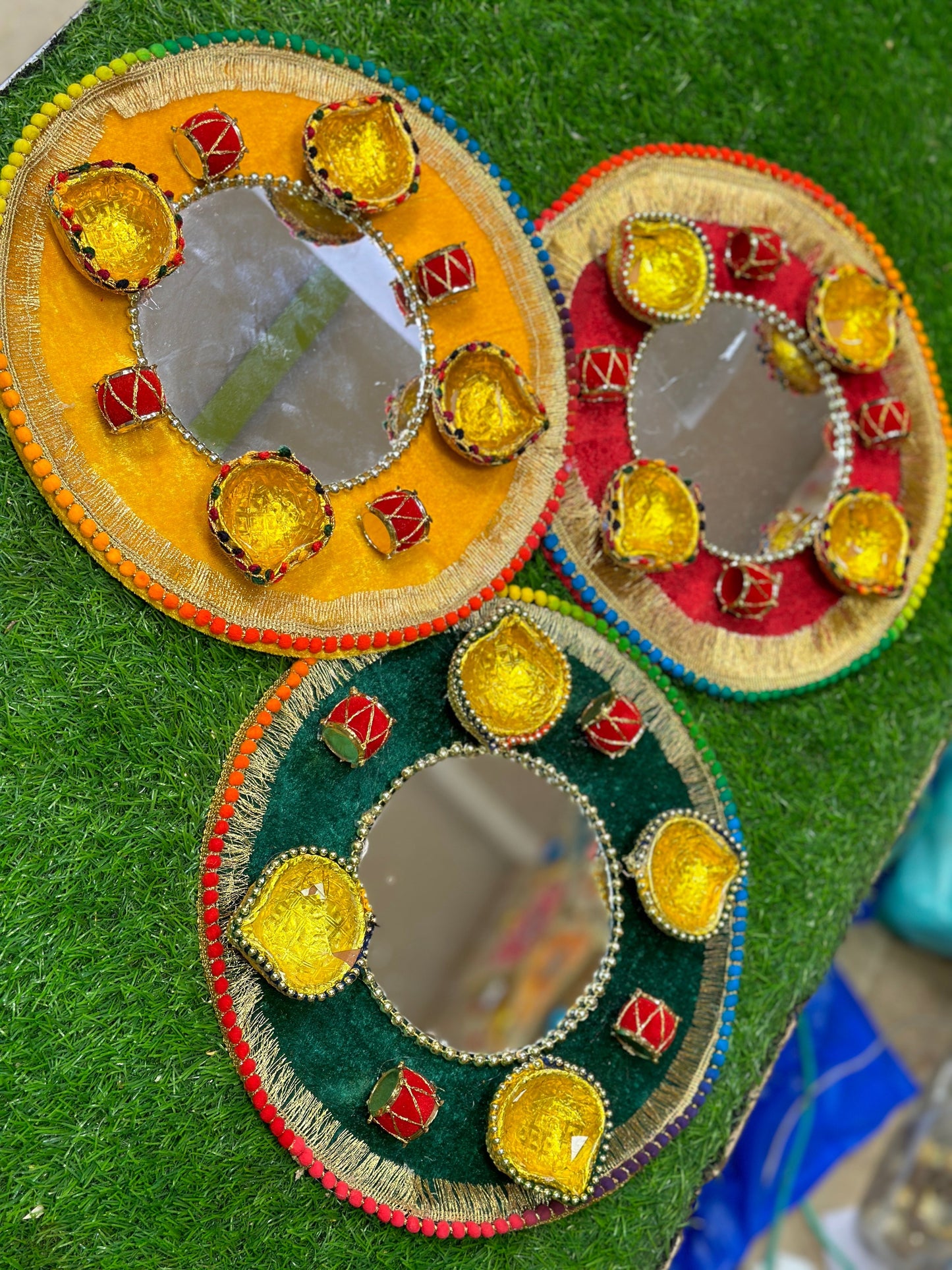 Velvet Mirror Plates