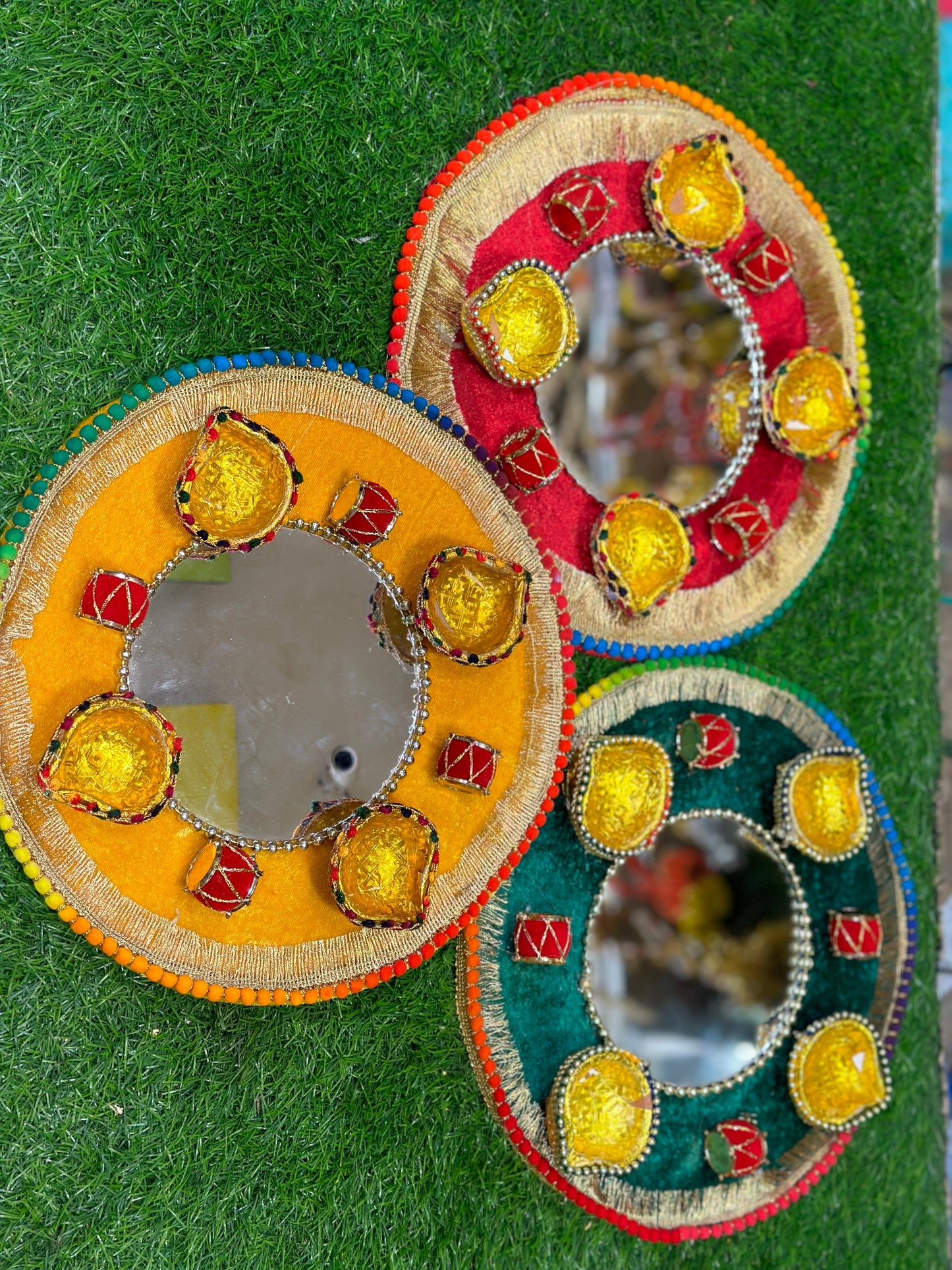 Velvet Mirror Plates